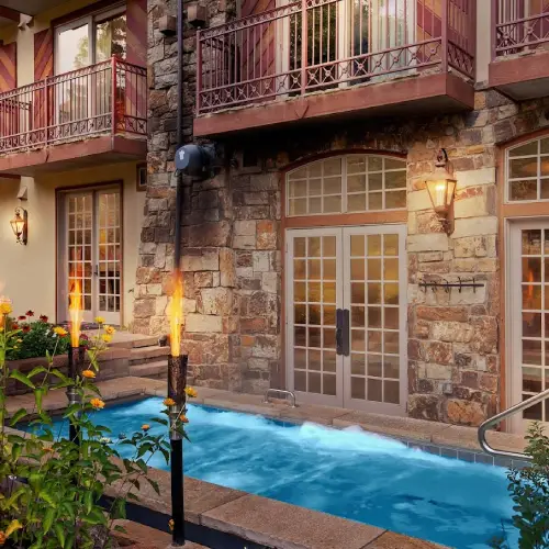 denver airport shuttle​ to tivoli lodge hotel